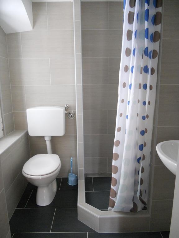 Apartments & Rooms Dinko Valun Bagian luar foto