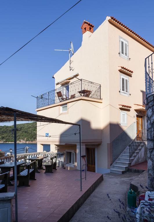 Apartments & Rooms Dinko Valun Bagian luar foto