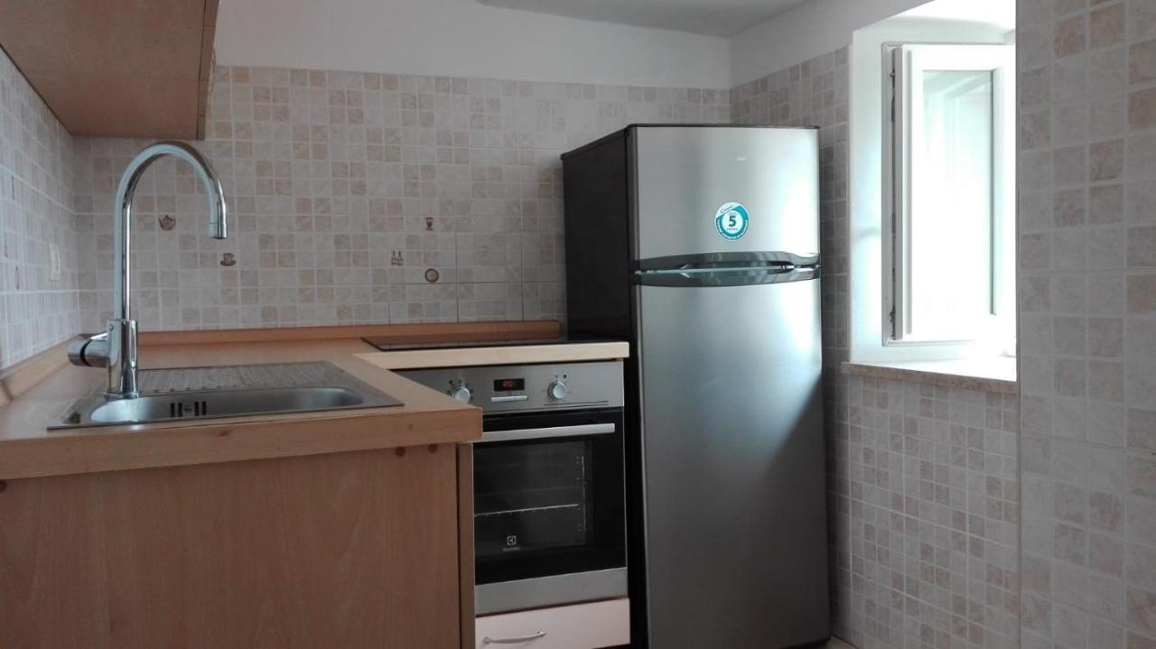 Apartments & Rooms Dinko Valun Bagian luar foto